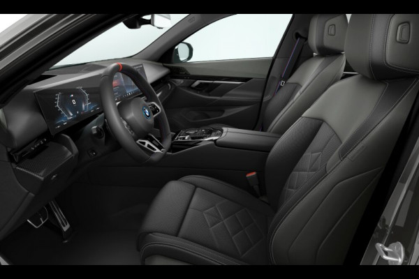 BMW i5 Touring M60 xDrive - Pano - Trekhaak - Driving Ass Prof - Onderstel Prof - Harman Kardon