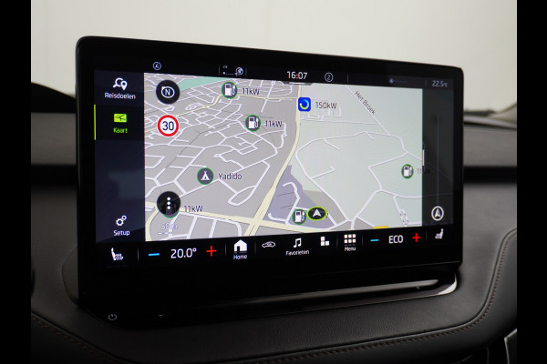Škoda ENYAQ iV 80 204pk AUT. LEER Camera Adaptive-cruise+Stop/Go Head-Up Display Trekhaak Apple Carplay Android Auto Smartlink Adap.Cruise 21"  Spoorwisselassistent Verkeersborddetectie Sproeiers verwarmd Stoelen v/a verwarmd Grote Accu! Trekhaaksyst elektrisch Wegklapbaar. 1.000KG Trekgewicht! Zeer Compleet €56.000,- nieuw Grootste Actieradius/accu pakket.