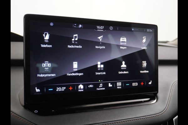Škoda ENYAQ iV 80 204pk AUT. LEER Camera Adaptive-cruise+Stop/Go Head-Up Display Trekhaak Apple Carplay Android Auto Smartlink Adap.Cruise 21"  Spoorwisselassistent Verkeersborddetectie Sproeiers verwarmd Stoelen v/a verwarmd Grote Accu! Trekhaaksyst elektrisch Wegklapbaar. 1.000KG Trekgewicht! Zeer Compleet €56.000,- nieuw Grootste Actieradius/accu pakket.