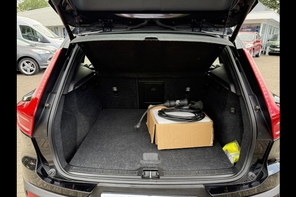Volvo XC40 1.5 T4 Recharge R-Design 210pk | Parking pack| Draadloos opladen | PHEV | 1.800kg Trekgewicht