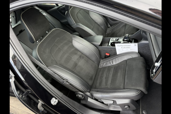 Volvo XC40 1.5 T4 Recharge R-Design 210pk | Parking pack| Draadloos opladen | PHEV | 1.800kg Trekgewicht