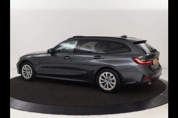 BMW 3-serie 320e Advantage | Panoramadak | Adaptive cruise | LaserLight | Leder | Sportstoelen | Stoelverwarming | Camera | Carplay | Live Cockpit | Sfeerverlichting | Navigatie | Keyless | PHEV | Plug In