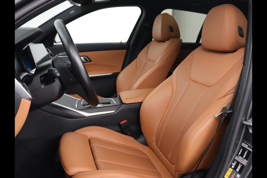 BMW 3-serie 320e Advantage | Panoramadak | Adaptive cruise | LaserLight | Leder | Sportstoelen | Stoelverwarming | Camera | Carplay | Live Cockpit | Sfeerverlichting | Navigatie | Keyless | PHEV | Plug In