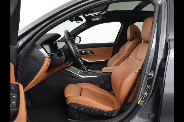 BMW 3-serie 320e Advantage | Panoramadak | Adaptive cruise | LaserLight | Leder | Sportstoelen | Stoelverwarming | Camera | Carplay | Live Cockpit | Sfeerverlichting | Navigatie | Keyless | PHEV | Plug In