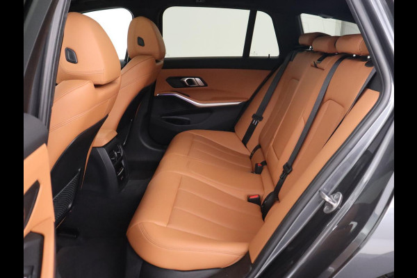 BMW 3-serie 320e Advantage | Panoramadak | Adaptive cruise | LaserLight | Leder | Sportstoelen | Stoelverwarming | Camera | Carplay | Live Cockpit | Sfeerverlichting | Navigatie | Keyless | PHEV | Plug In