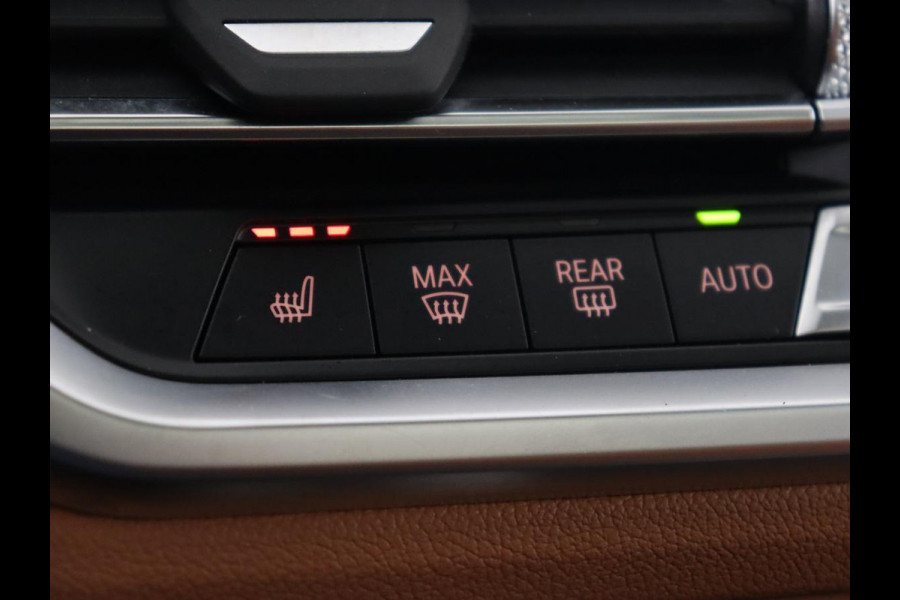 BMW 3-serie 320e Advantage | Panoramadak | Adaptive cruise | LaserLight | Leder | Sportstoelen | Stoelverwarming | Camera | Carplay | Live Cockpit | Sfeerverlichting | Navigatie | Keyless | PHEV | Plug In