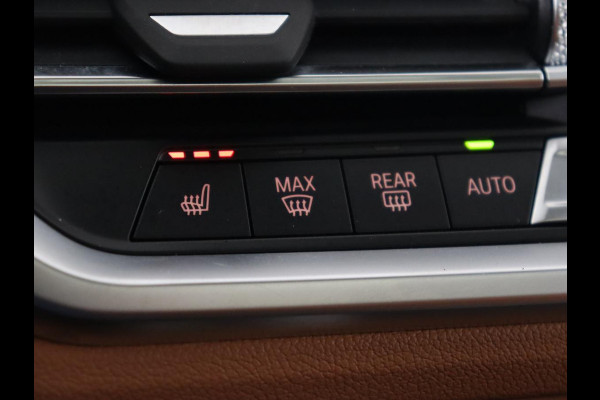 BMW 3-serie 320e Advantage | Panoramadak | Adaptive cruise | LaserLight | Leder | Sportstoelen | Stoelverwarming | Camera | Carplay | Live Cockpit | Sfeerverlichting | Navigatie | Keyless | PHEV | Plug In