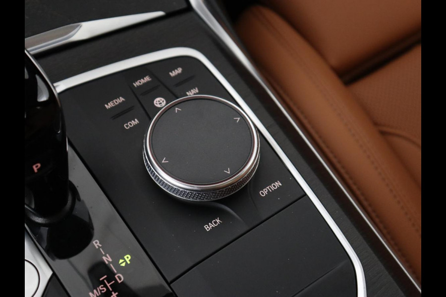 BMW 3-serie 320e Advantage | Panoramadak | Adaptive cruise | LaserLight | Leder | Sportstoelen | Stoelverwarming | Camera | Carplay | Live Cockpit | Sfeerverlichting | Navigatie | Keyless | PHEV | Plug In
