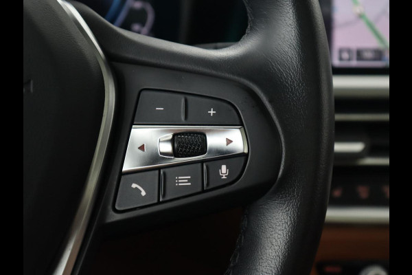 BMW 3-serie 320e Advantage | Panoramadak | Adaptive cruise | LaserLight | Leder | Sportstoelen | Stoelverwarming | Camera | Carplay | Live Cockpit | Sfeerverlichting | Navigatie | Keyless | PHEV | Plug In