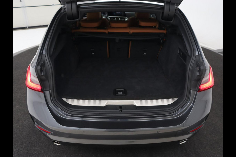 BMW 3-serie 320e Advantage | Panoramadak | Adaptive cruise | LaserLight | Leder | Sportstoelen | Stoelverwarming | Camera | Carplay | Live Cockpit | Sfeerverlichting | Navigatie | Keyless | PHEV | Plug In