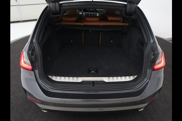 BMW 3-serie 320e Advantage | Panoramadak | Adaptive cruise | LaserLight | Leder | Sportstoelen | Stoelverwarming | Camera | Carplay | Live Cockpit | Sfeerverlichting | Navigatie | Keyless | PHEV | Plug In