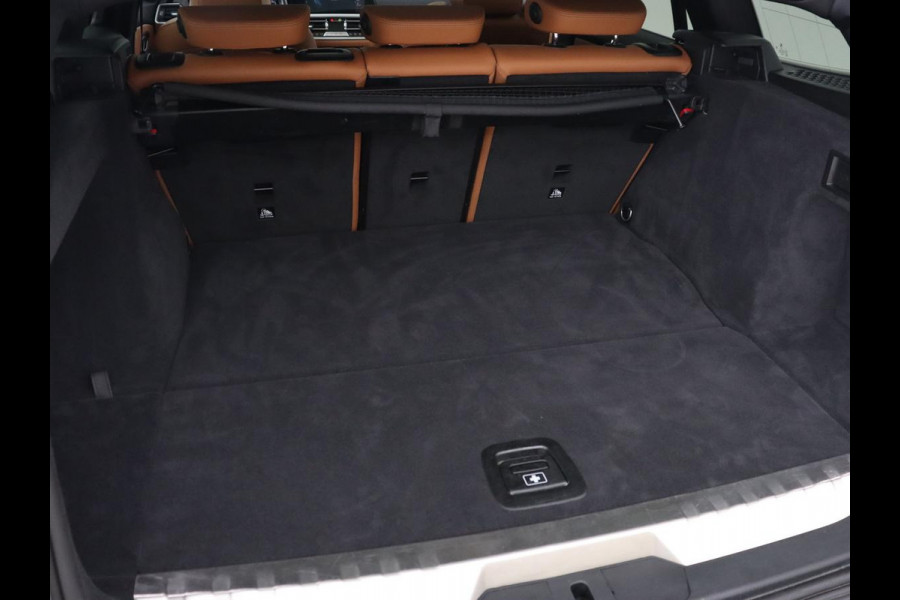 BMW 3-serie 320e Advantage | Panoramadak | Adaptive cruise | LaserLight | Leder | Sportstoelen | Stoelverwarming | Camera | Carplay | Live Cockpit | Sfeerverlichting | Navigatie | Keyless | PHEV | Plug In