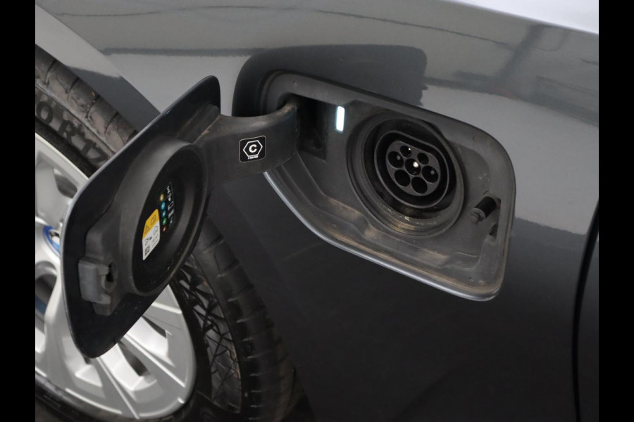 BMW 3-serie 320e Advantage | Panoramadak | Adaptive cruise | LaserLight | Leder | Sportstoelen | Stoelverwarming | Camera | Carplay | Live Cockpit | Sfeerverlichting | Navigatie | Keyless | PHEV | Plug In