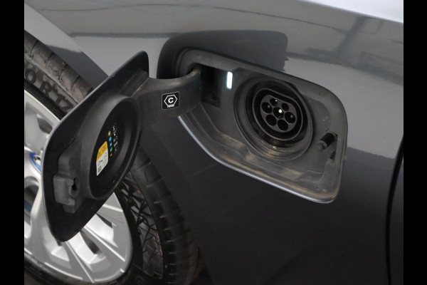 BMW 3-serie 320e Advantage | Panoramadak | Adaptive cruise | LaserLight | Leder | Sportstoelen | Stoelverwarming | Camera | Carplay | Live Cockpit | Sfeerverlichting | Navigatie | Keyless | PHEV | Plug In