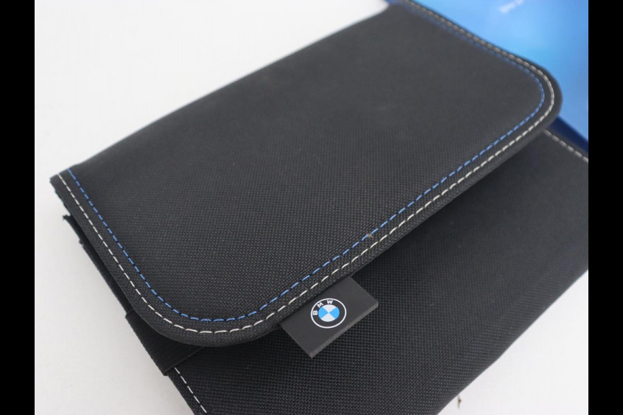 BMW 3-serie 320e Advantage | Panoramadak | Adaptive cruise | LaserLight | Leder | Sportstoelen | Stoelverwarming | Camera | Carplay | Live Cockpit | Sfeerverlichting | Navigatie | Keyless | PHEV | Plug In