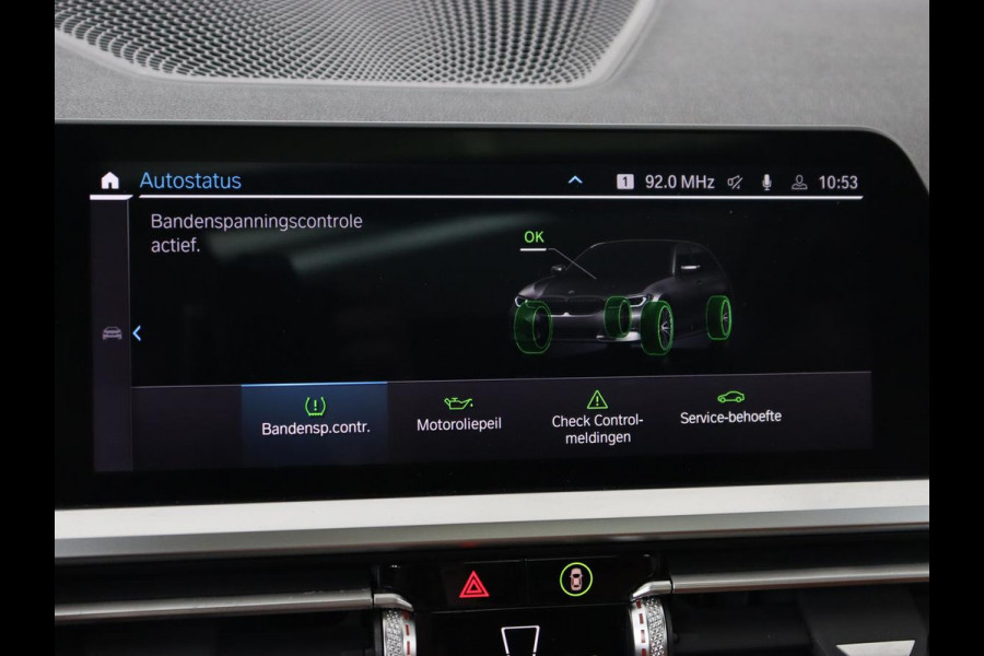 BMW 3-serie 320e Advantage | Panoramadak | Adaptive cruise | LaserLight | Leder | Sportstoelen | Stoelverwarming | Camera | Carplay | Live Cockpit | Sfeerverlichting | Navigatie | Keyless | PHEV | Plug In