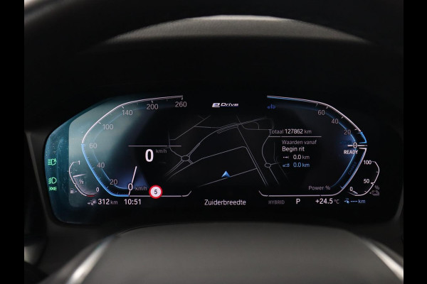 BMW 3-serie 320e Advantage | Panoramadak | Adaptive cruise | LaserLight | Leder | Sportstoelen | Stoelverwarming | Camera | Carplay | Live Cockpit | Sfeerverlichting | Navigatie | Keyless | PHEV | Plug In