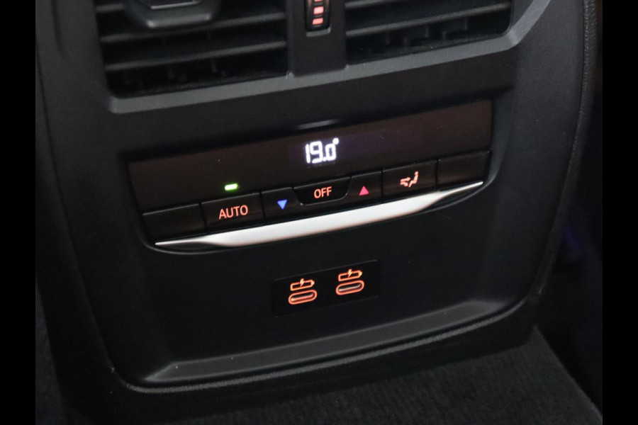 BMW 3-serie 320e Advantage | Panoramadak | Adaptive cruise | LaserLight | Leder | Sportstoelen | Stoelverwarming | Camera | Carplay | Live Cockpit | Sfeerverlichting | Navigatie | Keyless | PHEV | Plug In