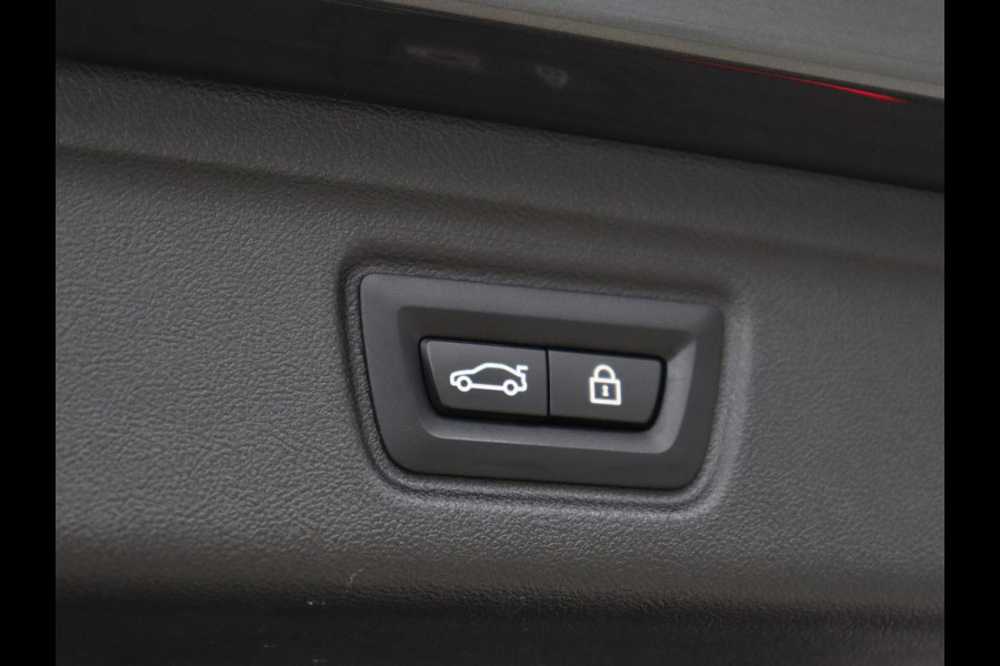 BMW 3-serie 320e Advantage | Panoramadak | Adaptive cruise | LaserLight | Leder | Sportstoelen | Stoelverwarming | Camera | Carplay | Live Cockpit | Sfeerverlichting | Navigatie | Keyless | PHEV | Plug In