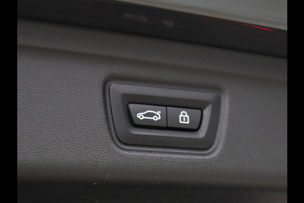 BMW 3-serie 320e Advantage | Panoramadak | Adaptive cruise | LaserLight | Leder | Sportstoelen | Stoelverwarming | Camera | Carplay | Live Cockpit | Sfeerverlichting | Navigatie | Keyless | PHEV | Plug In