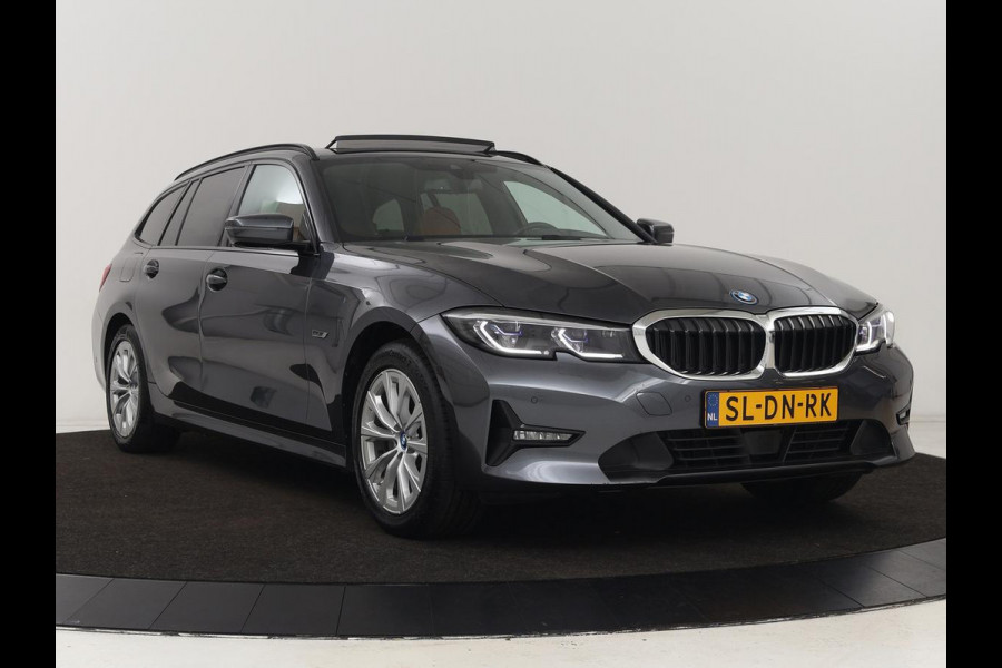 BMW 3-serie 320e Advantage | Panoramadak | Adaptive cruise | LaserLight | Leder | Sportstoelen | Stoelverwarming | Camera | Carplay | Live Cockpit | Sfeerverlichting | Navigatie | Keyless | PHEV | Plug In
