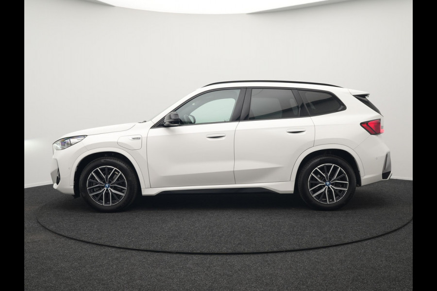BMW X1 xDrive30e M-sport Plug in Hybrid 327pk PHEV | Adaptive Cruise | Head-up Display | 360 Camera | Carplay | Stoelen Verwarmd | Sfeerverlichting |