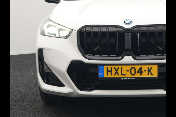 BMW X1 xDrive30e M-sport Plug in Hybrid 327pk PHEV | Adaptive Cruise | Head-up Display | 360 Camera | Carplay | Stoelen Verwarmd | Sfeerverlichting |