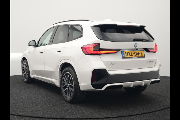 BMW X1 xDrive30e M-sport Plug in Hybrid 327pk PHEV | Adaptive Cruise | Head-up Display | 360 Camera | Carplay | Stoelen Verwarmd | Sfeerverlichting |