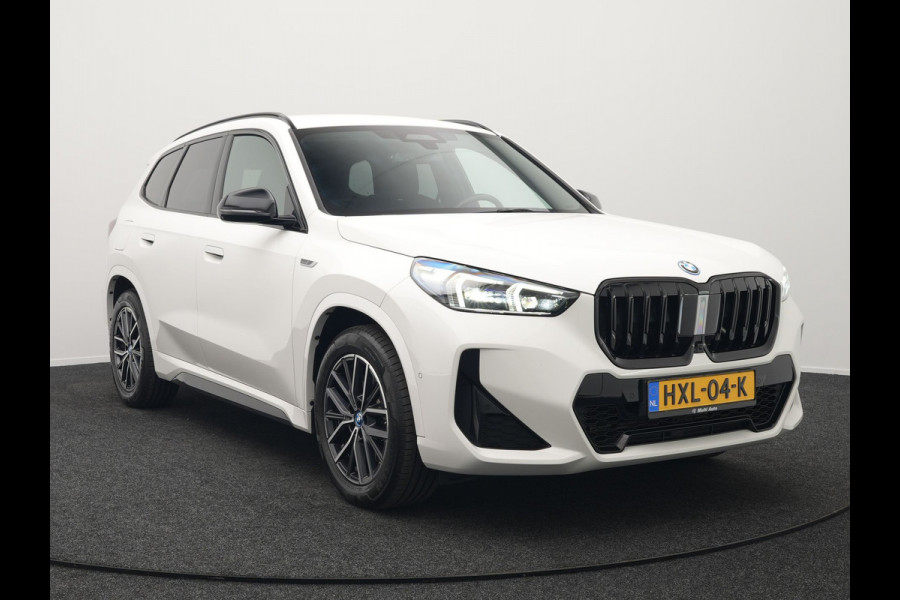 BMW X1 xDrive30e M-sport Plug in Hybrid 327pk PHEV | Adaptive Cruise | Head-up Display | 360 Camera | Carplay | Stoelen Verwarmd | Sfeerverlichting |