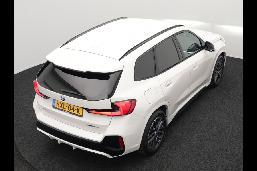 BMW X1 xDrive30e M-sport Plug in Hybrid 327pk PHEV | Adaptive Cruise | Head-up Display | 360 Camera | Carplay | Stoelen Verwarmd | Sfeerverlichting |