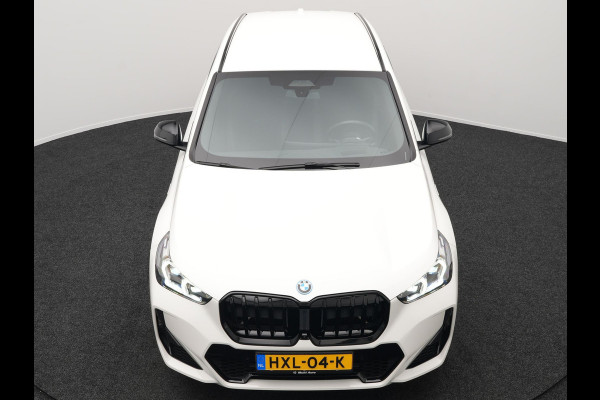 BMW X1 xDrive30e M-sport Plug in Hybrid 327pk PHEV | Adaptive Cruise | Head-up Display | 360 Camera | Carplay | Stoelen Verwarmd | Sfeerverlichting |
