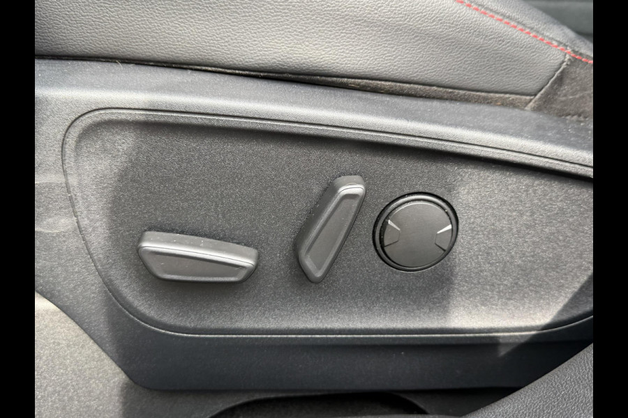 Ford Kuga 2.5 PHEV ST-Line X 225pk | Adaptive cruise control | Dodehoeksensoren | 19 inch met rode remklauwen | Winter Pack | Bang&Olufsen | Technology Pack