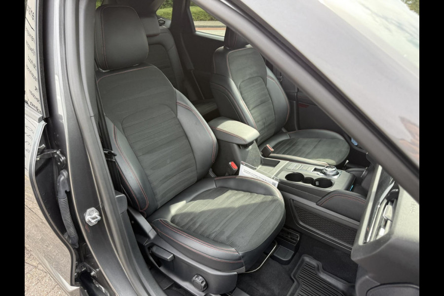 Ford Kuga 2.5 PHEV ST-Line X 225pk | Adaptive cruise control | Dodehoeksensoren | 19 inch met rode remklauwen | Winter Pack | Bang&Olufsen | Technology Pack