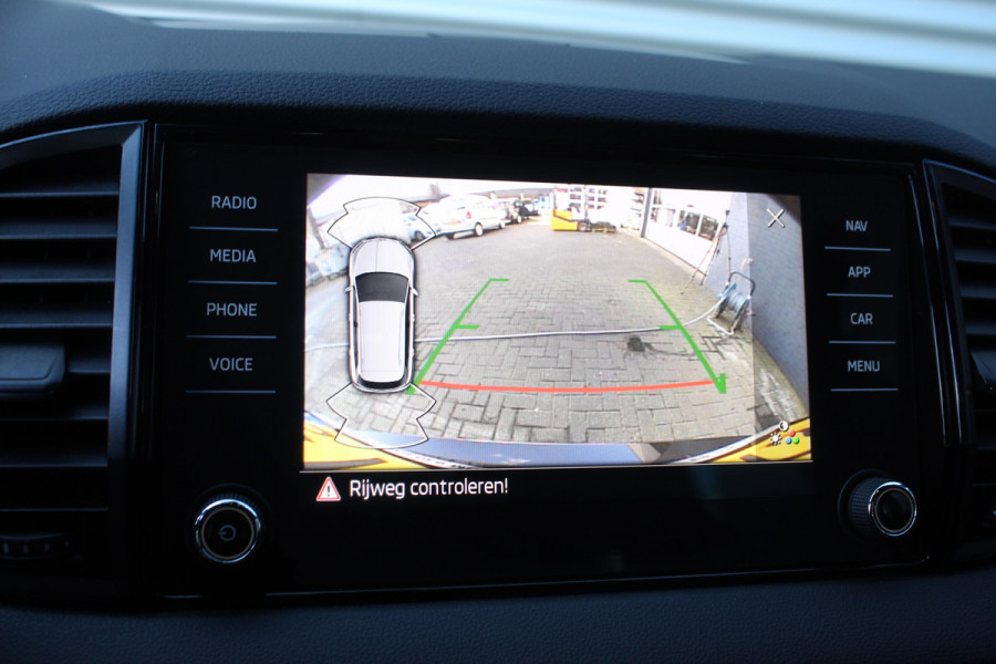 Škoda Karoq 1.5 TSI ACT 150pk Sportline Business DSG7 NL-Auto NAP Clima Cruise Navi Camera Trekhaak 1500kg