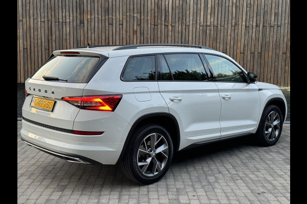 Škoda Kodiaq 1.5 TSI Sportline Automaat | Trekhaak uitklapbaar | Navigatiesysteem | Stoelverwarming | Stuurverwarming | Getint glas | Cruise
