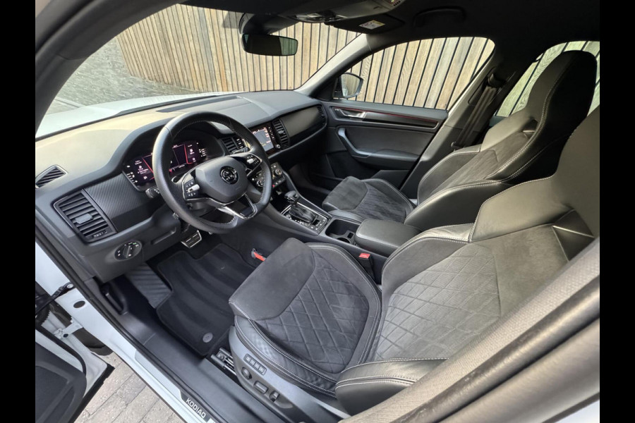 Škoda Kodiaq 1.5 TSI Sportline Automaat | Trekhaak uitklapbaar | Navigatiesysteem | Stoelverwarming | Stuurverwarming | Getint glas | Cruise