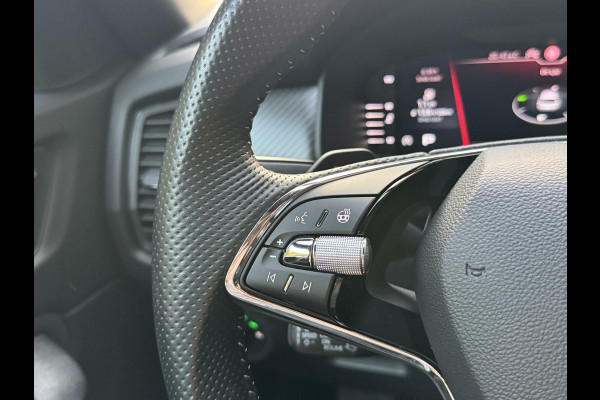 Škoda Kodiaq 1.5 TSI Sportline Automaat | Trekhaak uitklapbaar | Navigatiesysteem | Stoelverwarming | Stuurverwarming | Getint glas | Cruise