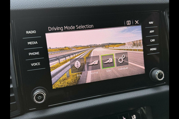 Škoda Kodiaq 1.5 TSI Sportline Automaat | Trekhaak uitklapbaar | Navigatiesysteem | Stoelverwarming | Stuurverwarming | Getint glas | Cruise