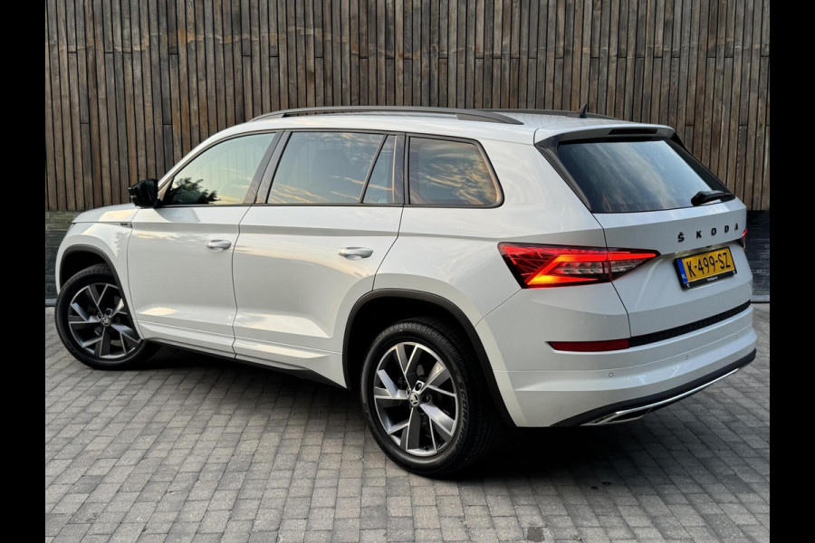 Škoda Kodiaq 1.5 TSI Sportline Automaat | Trekhaak uitklapbaar | Navigatiesysteem | Stoelverwarming | Stuurverwarming | Getint glas | Cruise