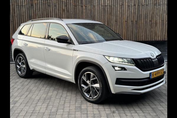 Škoda Kodiaq 1.5 TSI Sportline Automaat | Trekhaak uitklapbaar | Navigatiesysteem | Stoelverwarming | Stuurverwarming | Getint glas | Cruise