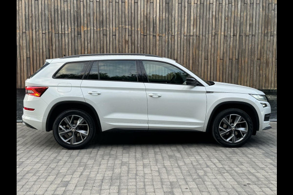 Škoda Kodiaq 1.5 TSI Sportline Automaat | Trekhaak uitklapbaar | Navigatiesysteem | Stoelverwarming | Stuurverwarming | Getint glas | Cruise