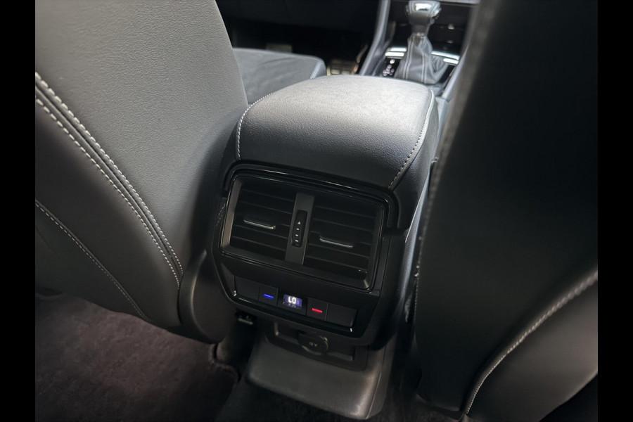Škoda Kodiaq 1.5 TSI Sportline Automaat | Trekhaak uitklapbaar | Navigatiesysteem | Stoelverwarming | Stuurverwarming | Getint glas | Cruise