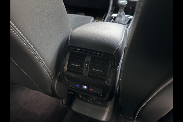 Škoda Kodiaq 1.5 TSI Sportline Automaat | Trekhaak uitklapbaar | Navigatiesysteem | Stoelverwarming | Stuurverwarming | Getint glas | Cruise