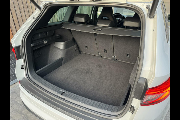 Škoda Kodiaq 1.5 TSI Sportline Automaat | Trekhaak uitklapbaar | Navigatiesysteem | Stoelverwarming | Stuurverwarming | Getint glas | Cruise