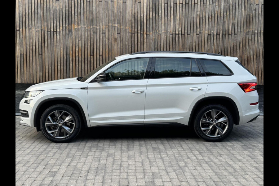 Škoda Kodiaq 1.5 TSI Sportline Automaat | Trekhaak uitklapbaar | Navigatiesysteem | Stoelverwarming | Stuurverwarming | Getint glas | Cruise