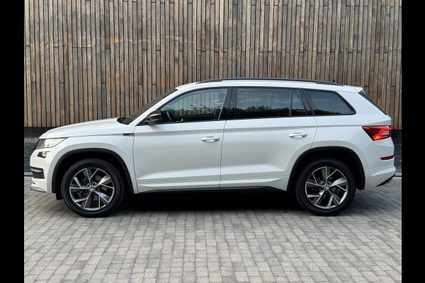 Škoda Kodiaq 1.5 TSI Sportline Automaat | Trekhaak uitklapbaar | Navigatiesysteem | Stoelverwarming | Stuurverwarming | Getint glas | Cruise
