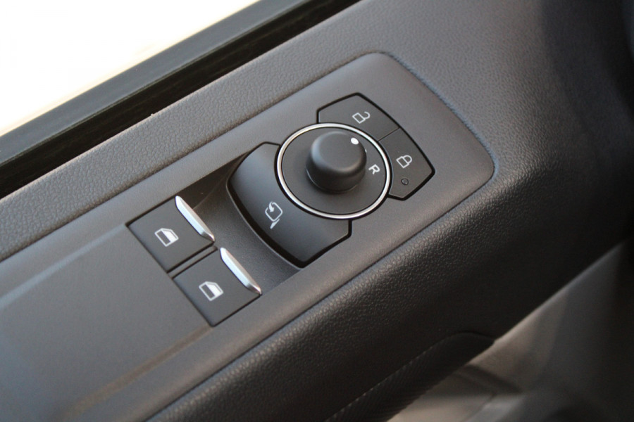 Ford Transit Custom 320 2.0 TDCI L2H1 Limited 136pk - Stoel/Stuurverwarming - Camera - Keyless - ACC - Dodehoek - Rijklaar