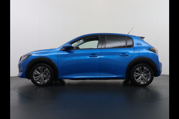 Peugeot e-208 EV 50kWh Adaptive-Cruise Apple Carplay Android Cruise Keyless Led PDC Allure Dab Lmv 16" Bluetooth Regensensor Rijstrooksensor Verkeersbord detectie
