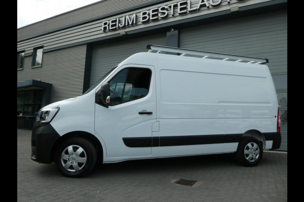Renault Master T35 2.3 dCi 150pk, L2H2, Airco, Camera, Trekhaak, 3-Zits, PDC.