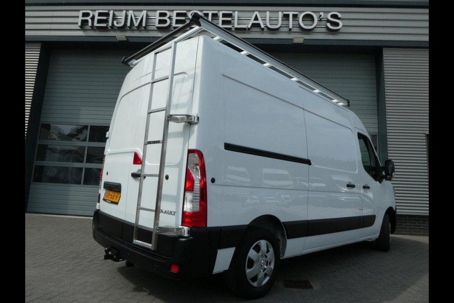 Renault Master T35 2.3 dCi 150pk, L2H2, Airco, Camera, Trekhaak, 3-Zits, PDC.
